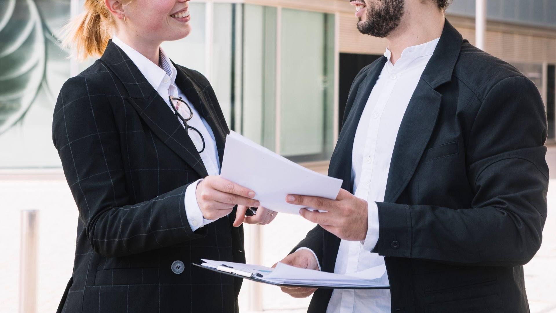HR professionals discussing employee contracts and compliance in a UAE business setting